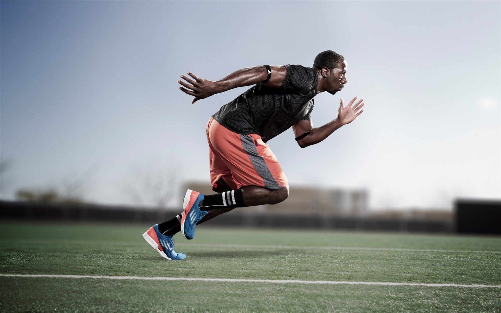 林丹与小学师生互动传授技巧，林丹的老师