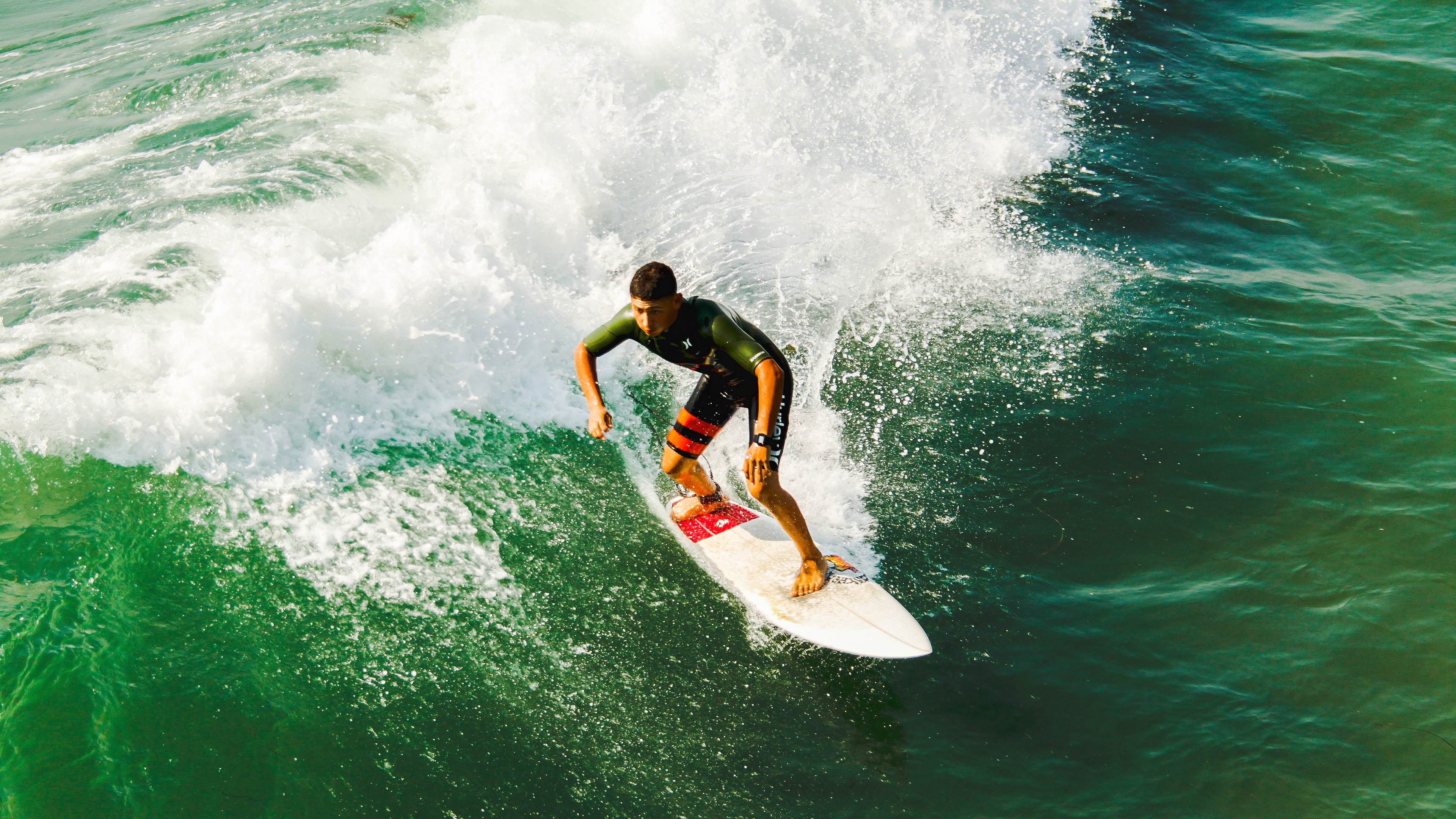 混合接力赛场 美国队展现冠军风范，美国4×400米混合接力